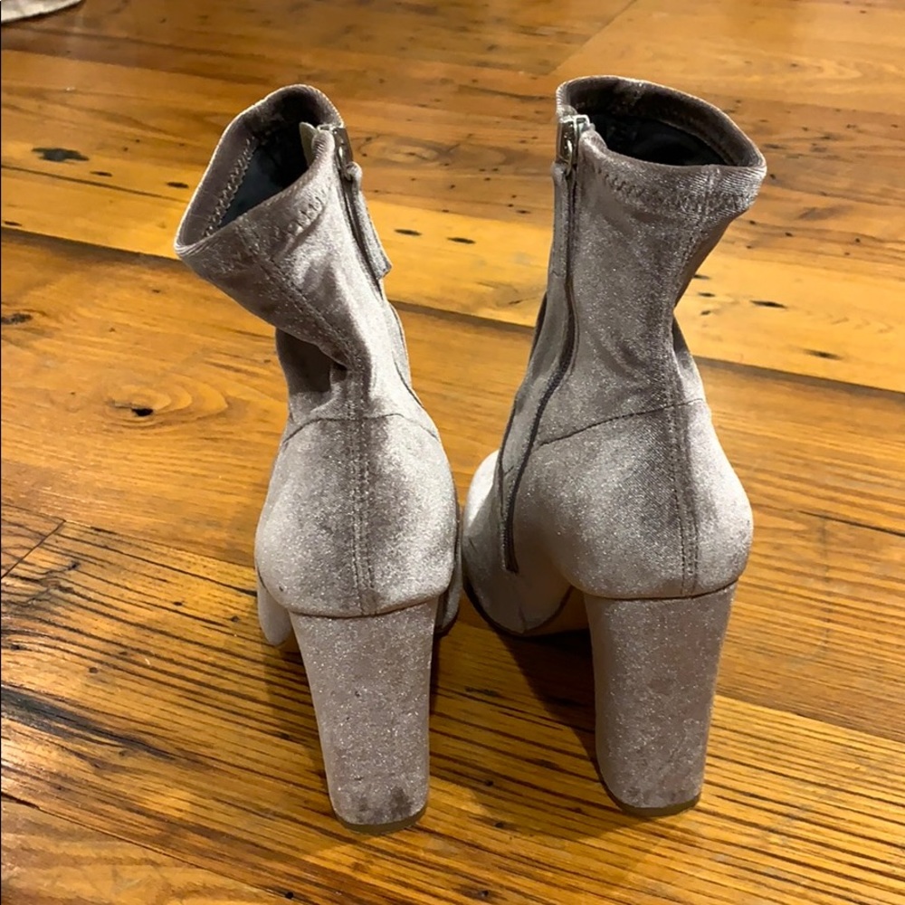 Steve Madden Velvet Bootie Heels Size 7 - Picture 2 of 3